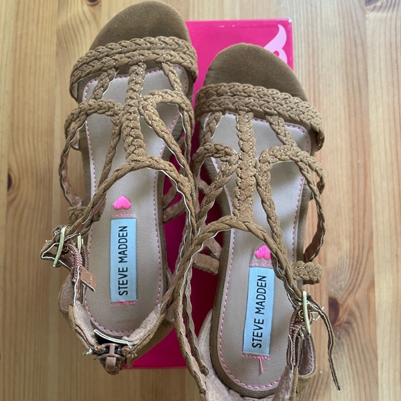 Brand new! Madden Girl gladiator wedged sandals - Picture 3 of 3